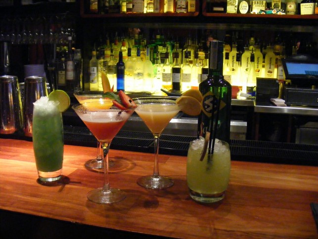 Breaking Ice Needs Down for Restaurants and Bars One Drink at a Time ice machines, ice types, bars, restaurants, glassware