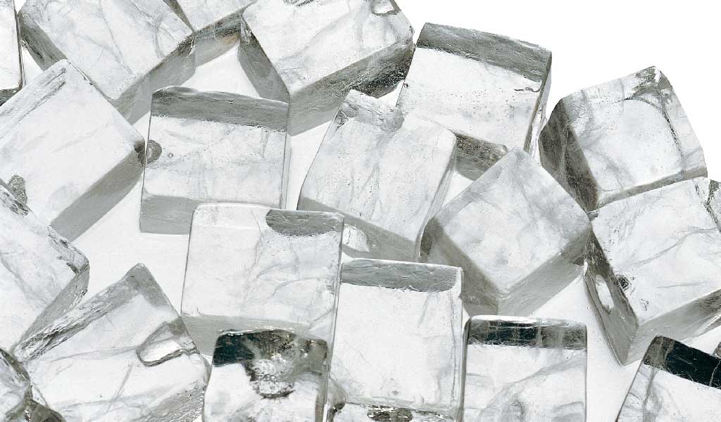 https://www.easyice.com/wp-content/uploads/2018/11/Ice-Machine-Subscription-with-Square-Ice-Cubes.jpg