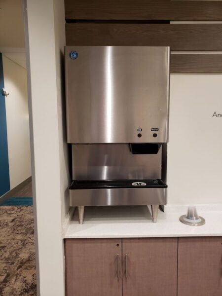 Hospital ice and water dispenser hospital ice chip maker